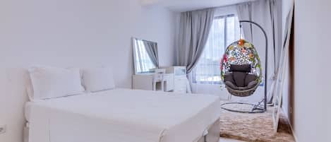 Apartment, 3 Bedrooms, Pool Access