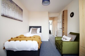 Iron/ironing board, internet, bed sheets