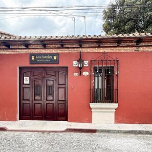 Exterior detail - Los Faroles Hotel & Spa (Antigua Guatemala)