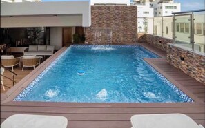 Outdoor pool - Black Pearl Stay Modern Luxury Living (Santo Domingo)