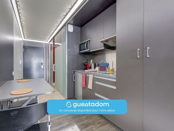 Fridge, microwave, stovetop, coffee/tea maker - 89 - Le Lokup - Wifi - Proche tram (Reims)