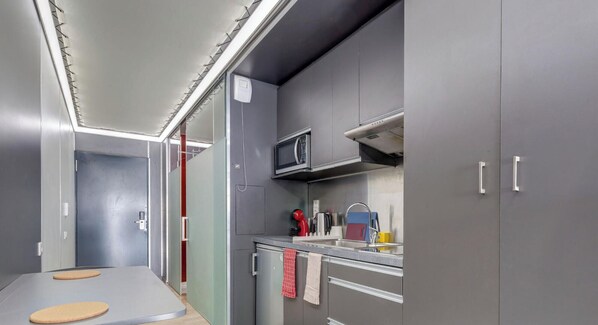 Fridge, microwave, stovetop, coffee/tea maker - 05 - Le Lokup - Wifi - Proche tram (Reims)