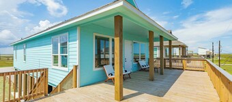 Freeport Beach House: Stunning Views, Private Beach Access!