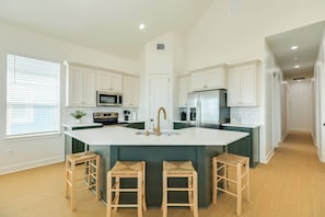 Fridge, microwave, oven, stovetop - Freeport Beach House: Private Beach Access! (Freeport)