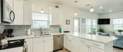 Fridge, microwave, stovetop, dishwasher