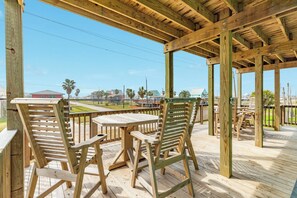 Outdoor dining - Surfside Retreat: Steps to Beach & Sunset Views (Surfside Beach)
