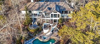 Luxury Mansion available with Pool, Gym and More - Perfect for entertaining