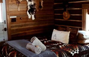 1 bedroom, bed sheets