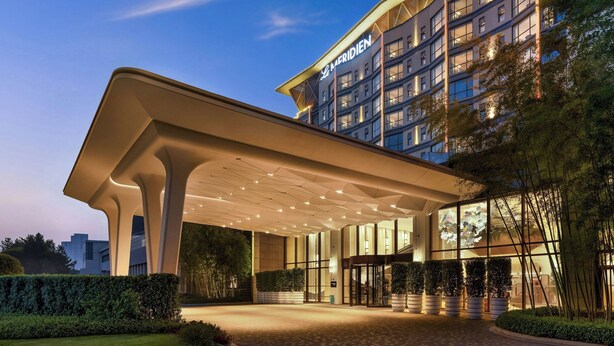 A modern hotel with a prominent entrance, large windows, and a well-lit facade. - Le Méridien Changzhou (Changzhou)