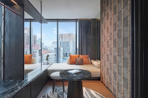 Suite, 1 Schlafzimmer, Balkon, Stadtblick | Wohnbereich