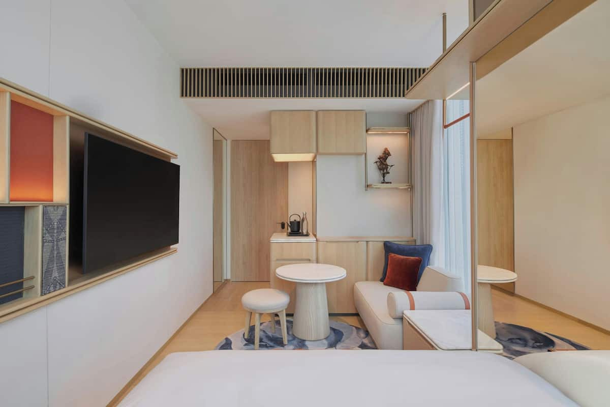 Standard Room, 1 Queen Bed | Free minibar items, in-room safe, free cots/infant beds, free WiFi