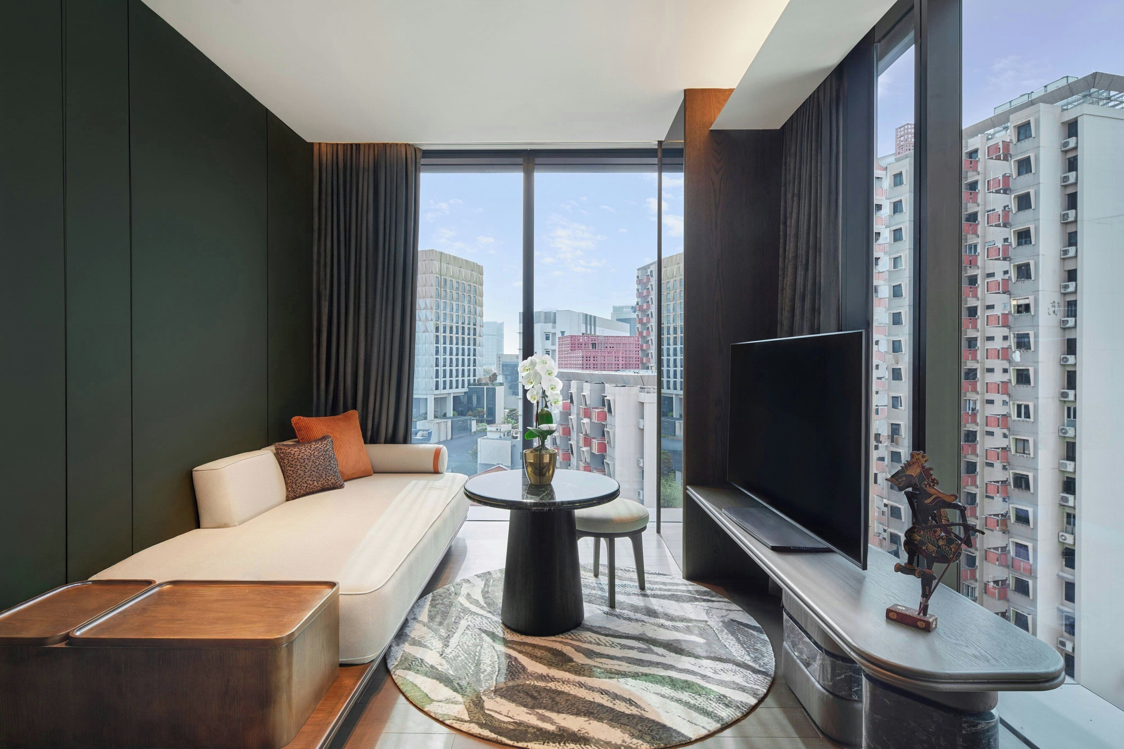 Suíte júnior, 1 quarto, sacada, vista para a cidade | Sala de estar