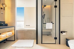 Free toiletries, hair dryer, bathrobes, slippers - Four Points By Sheraton Wuxi Liangxi (Wuxi)