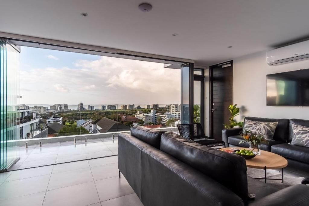 Leilighet, balkong, byutsikt | Oppholdsområde