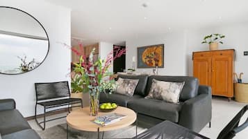 Apartment, Balcony, City View | Living area