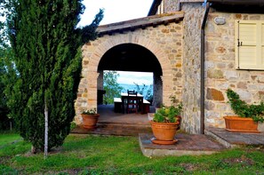 Unclassified image, 2 of 50, button