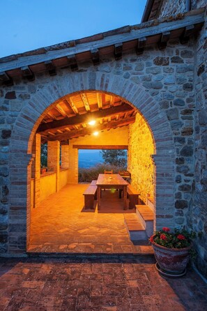 Unclassified image, 5 of 50, button