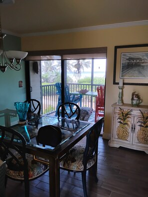 Dining - Welcome To Island Time! The Mantra of Pine Island! (Bokeelia)