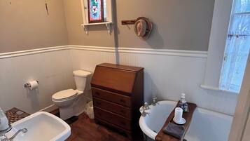 Handtücher, Seife, Toilettenpapier