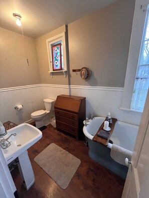 Towels, soap, toilet paper