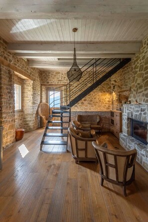 Villa | 8 bedrooms, Internet - Palazzo Serre - Villa in the Countryside With Pool (San Leo)