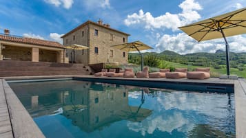 House | 8 bedrooms, Internet