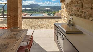 House | 8 bedrooms, Internet