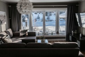 TV, DVD player, stereo - Spa & Nature by the Water | Chalet O’Hara (Saint-Alphonse-Rodriguez)