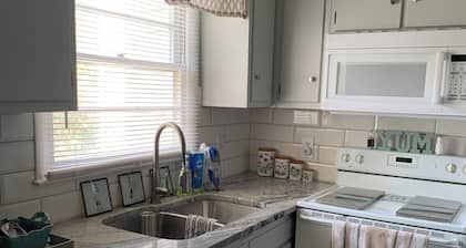 Conveniently located Studio in Fayetteville for Traveling Professionals