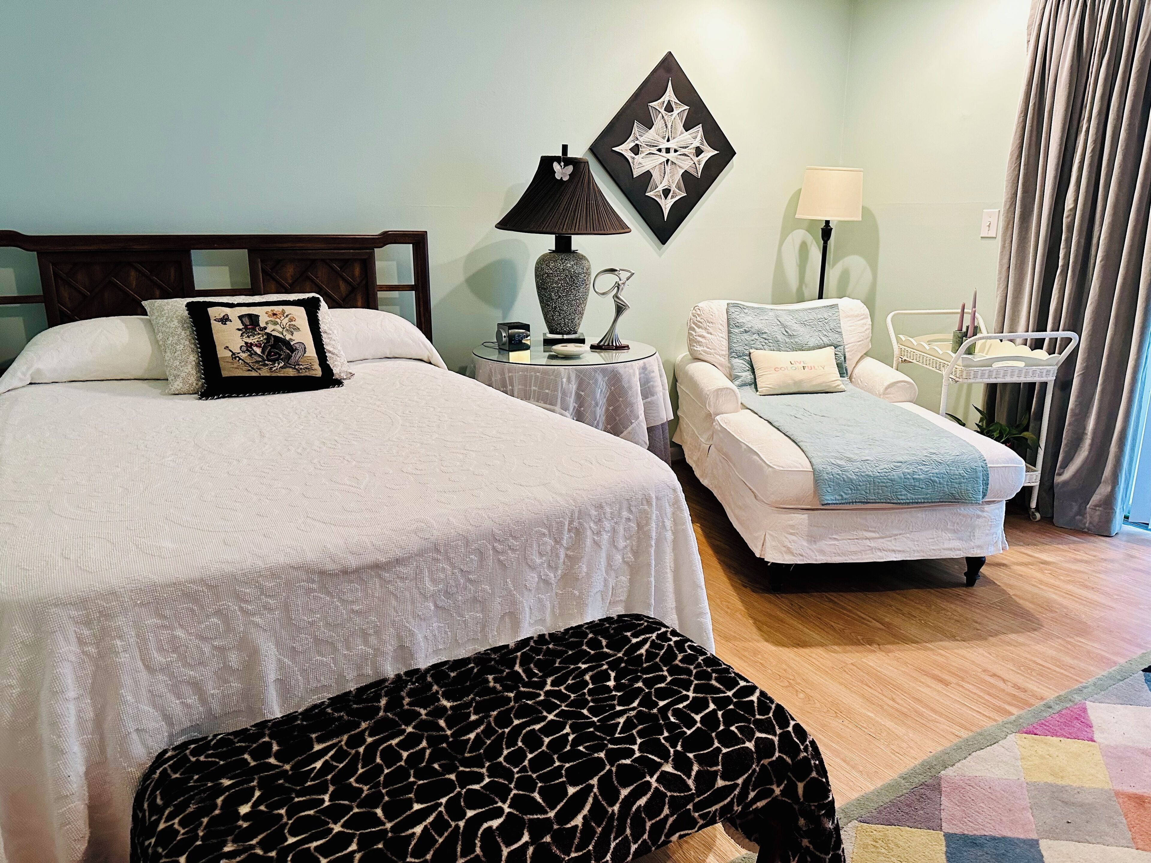 1 chambre, bureau, fer et planche à repasser, Wi-Fi gratuit