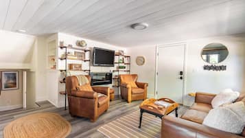 Una televisión, una oficina