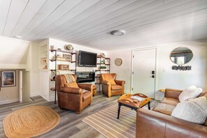 Una televisión, una oficina