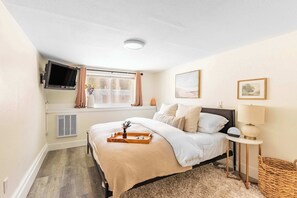 1 Schlafzimmer, Schreibtisch, WLAN, Bettwäsche