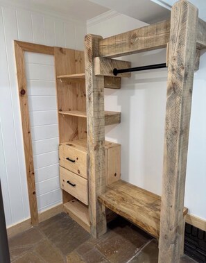 Interior - Oak & stone (Dalton)