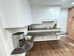 Private kitchen - Oak & stone (Dalton)