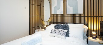Quiet & Walkable - Stampede, BMO, Nightlife & Eats - Apartment