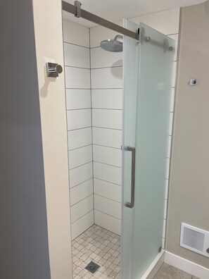 Shower, hair dryer, towels, soap - Garden-Level Studio - Walkable to Downtown Golden (Golden)