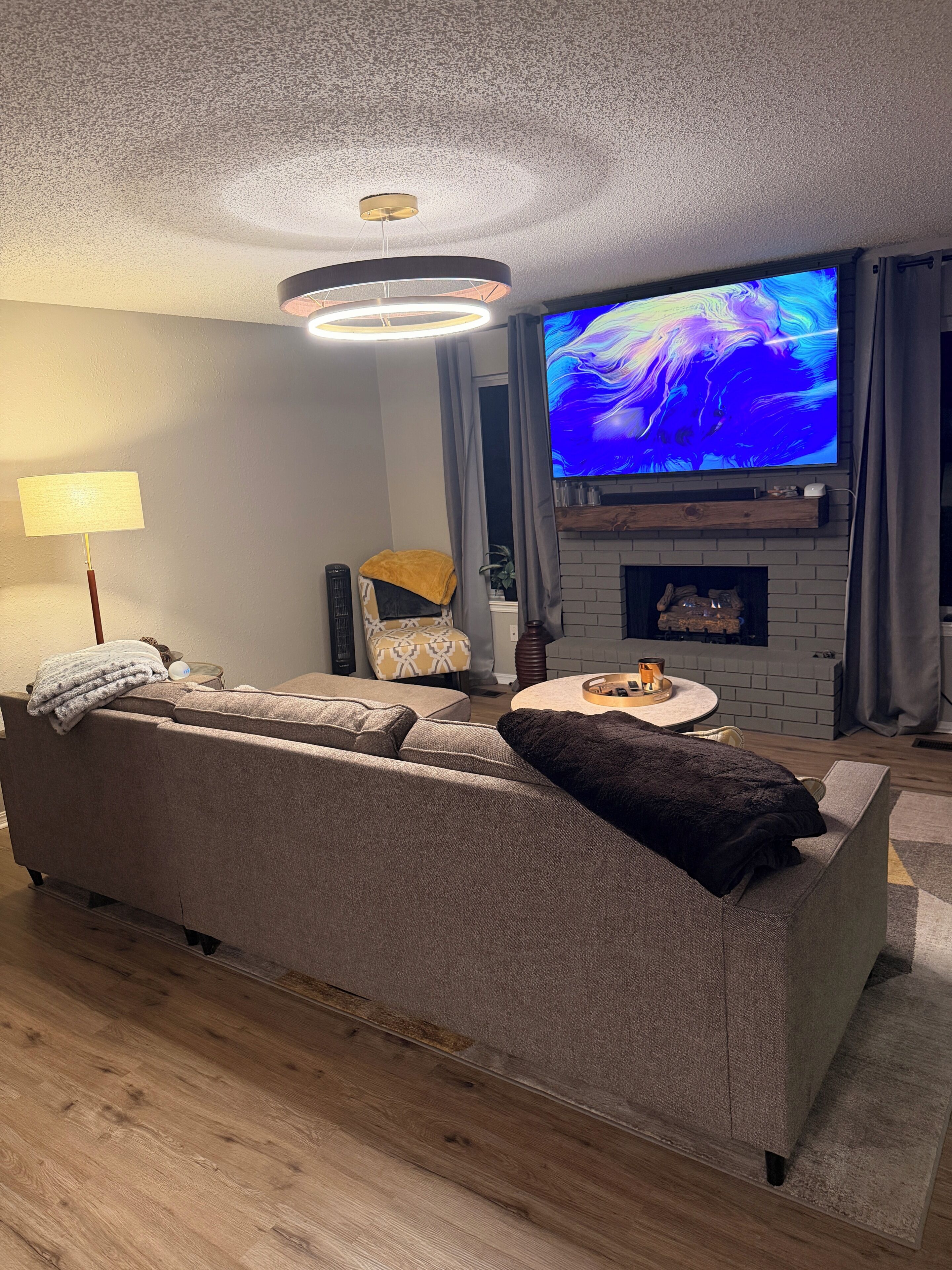 Smart TV, chimenea y impresora 