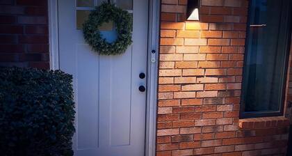 Modern Cozy, Full Home Near OKC – Spacious Getaway with Smart TVs & Fast WIFI