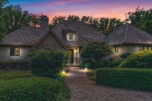 Exterior - Luxury Lake Geneva Estate w/ Pool+Hot Tub+Acreage (Lake Geneva)