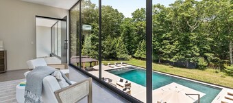10,000 Sqft Luxury 6 Bed, 7 Bath Glass House in East Hampton NY!