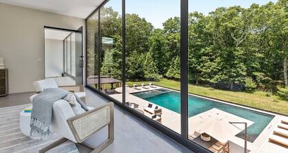10,000 Sqft Luxury 6 Bed, 7 Bath Glass House in East Hampton NY!