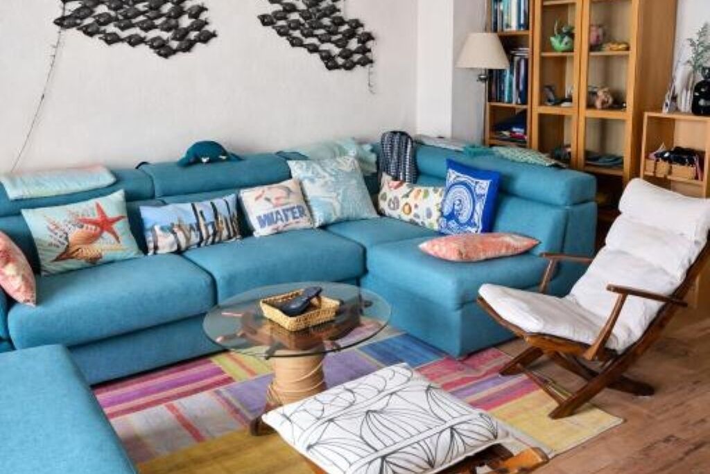 Smart-tv, boeken, een muziekbibliotheek en een stereo