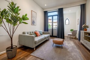 TV - São Bento Luxury Hideaway 2 Bedroom Downtown Porto (Oporto)