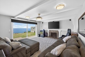 Living area - Luxury Estate Panoramic Oceanview and Golf course Resort style (Rancho Palos Verdes)
