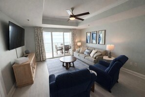 Smart TV y futbolito 