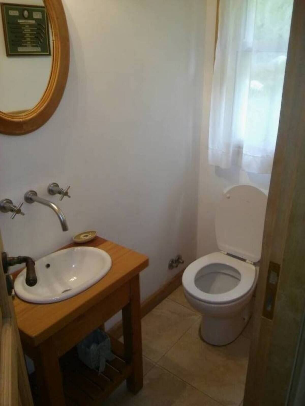 Shower, jetted bath, hair dryer, bidet