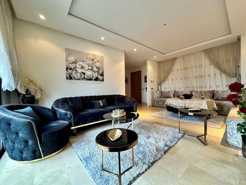 Appartement Moderne 2 Chambres • Piscine & Parking