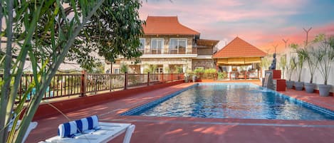 Outdoor pool, sun loungers