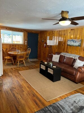 Living area - Room 7 at Bellamy's Haus (Red River)